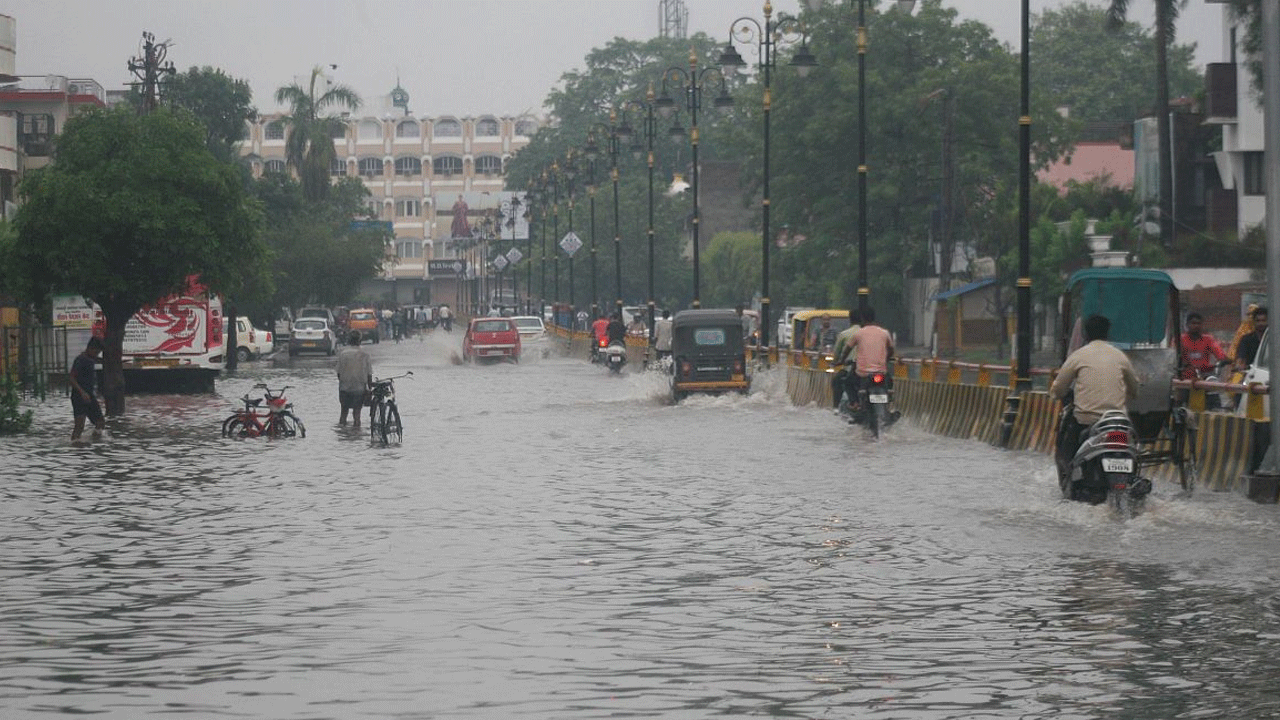 Uttarpradesh | యూపీలో వ‌రుణుడి బీభ‌త్సం.. మూడు రోజుల్లో 56 మంది మృతి..!