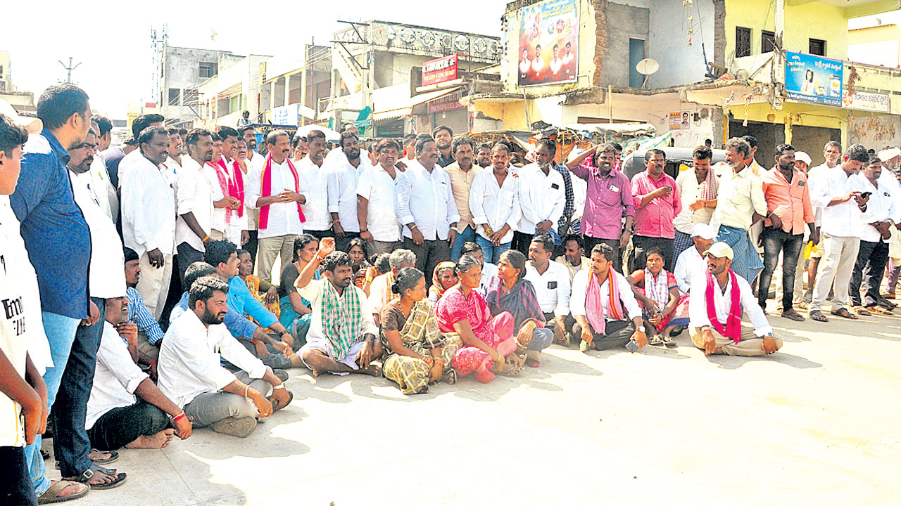 పేదలకు పునరావాసం కల్పించాలి