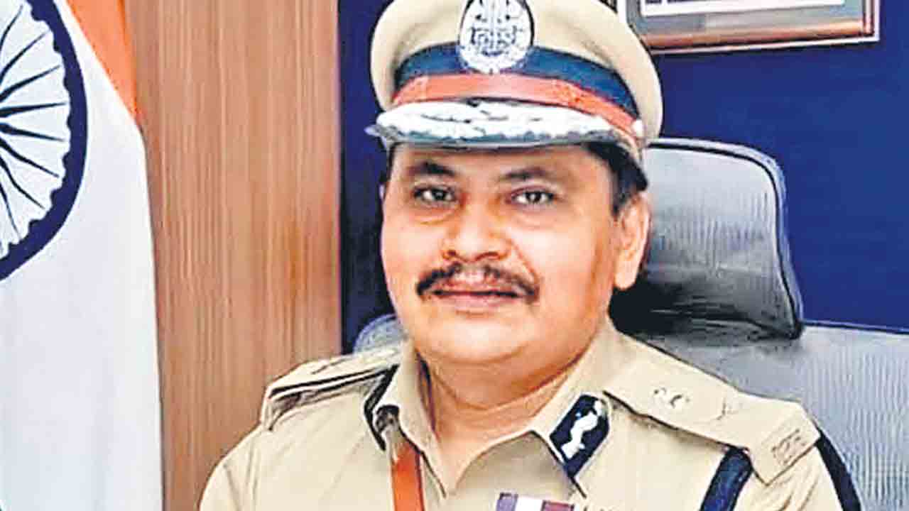 యూనిట్‌ ఆఫీసర్లే ముందుంటారు