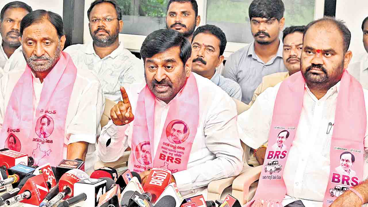 తెలంగాణ సర్కార్‌ది భూదోపిడీ