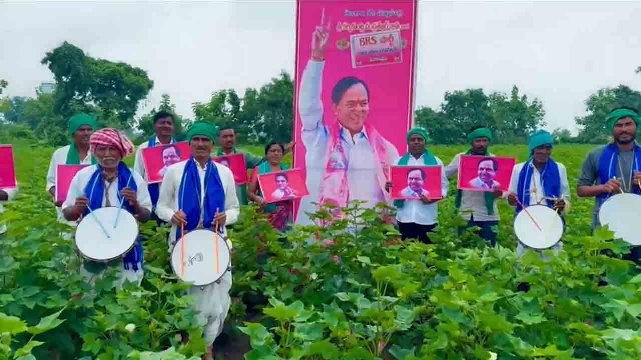 KCR | డప్పుల మోతతో కేసీఆర్‌కు ముఖ్రా (కె) గ్రామస్తుల మద్దతు.. వీడియో