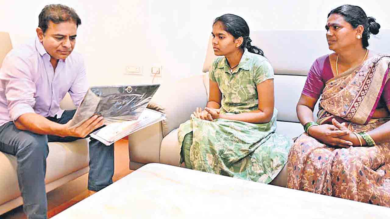 యువ క్రికెటర్‌ అక్షరకు కేటీఆర్‌ అభయం
