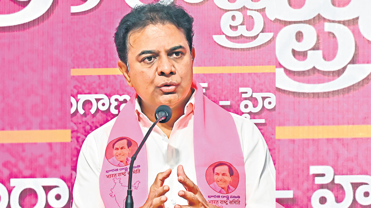 కాంగ్రెస్‌ పాలనపై రేపు కేటీఆర్‌ చార్జ్‌షీట్‌