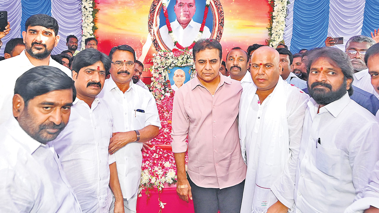 బీరం కుటుంబానికి కేటీఆర్‌ పరామర్శ
