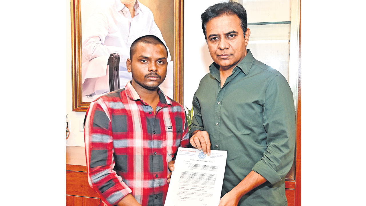 మస్కట్‌ నుంచి మా అమ్మను రప్పించండి