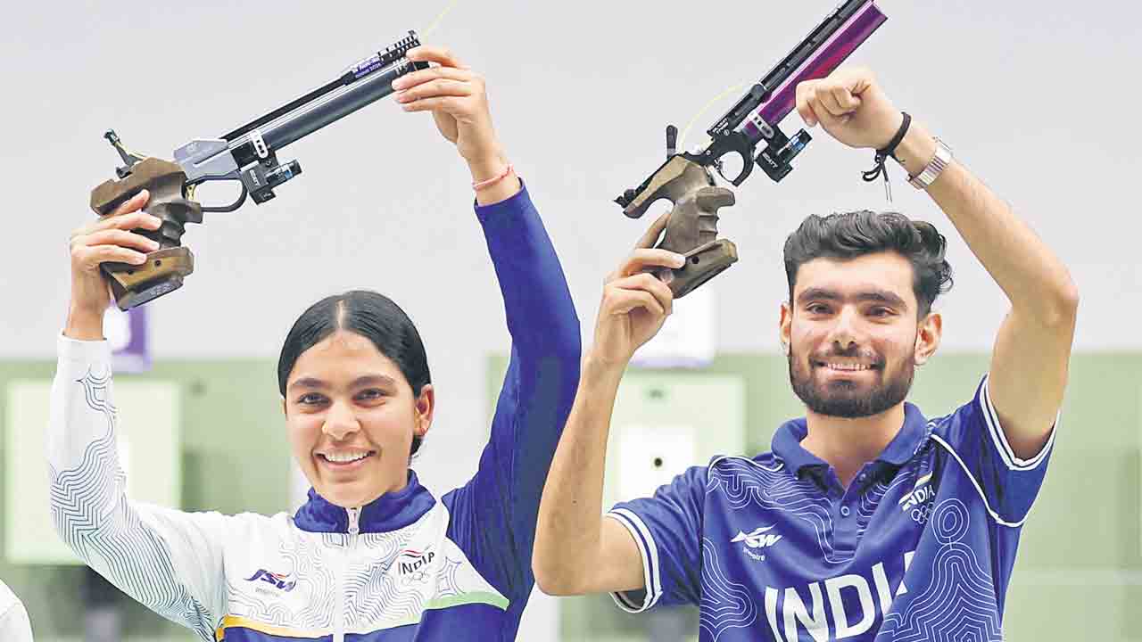 స్వర్ణ గురి.. కమల్‌జీత్‌-సురుచి జోడీకి పసిడి