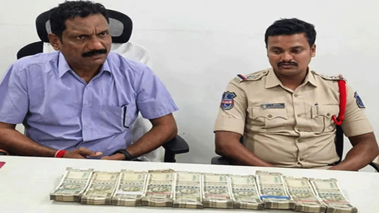 Keesara PS | లంచం తీసుకుంటూ ఏసీబీకి చిక్కిన కీసర సీఐ, ఎస్ఐ..!