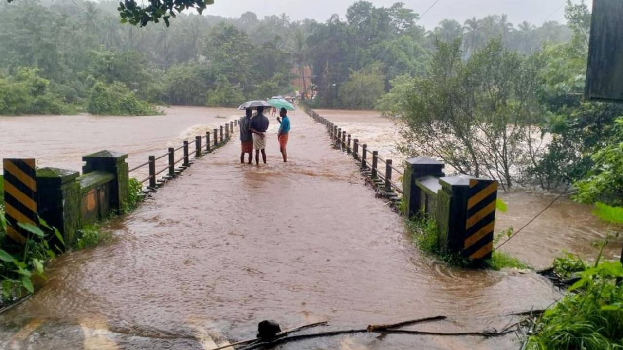 Kerala rains | కేర‌ళ‌లో భారీ వ‌ర్షం బీభ‌త్సం.. ఐదుగురు మృతి.. ఇద్ద‌రు గ‌ల్లంతు