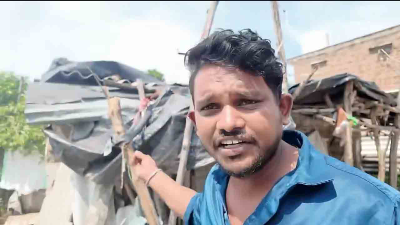 Khammam Victim | మాకున్నదే ఈ చిన్నిల్లు..? కాంగ్రెస్‌ వచ్చాకే కుప్పకూలుతున్న ఇండ్లు : ఖమ్మం బాధితుడు