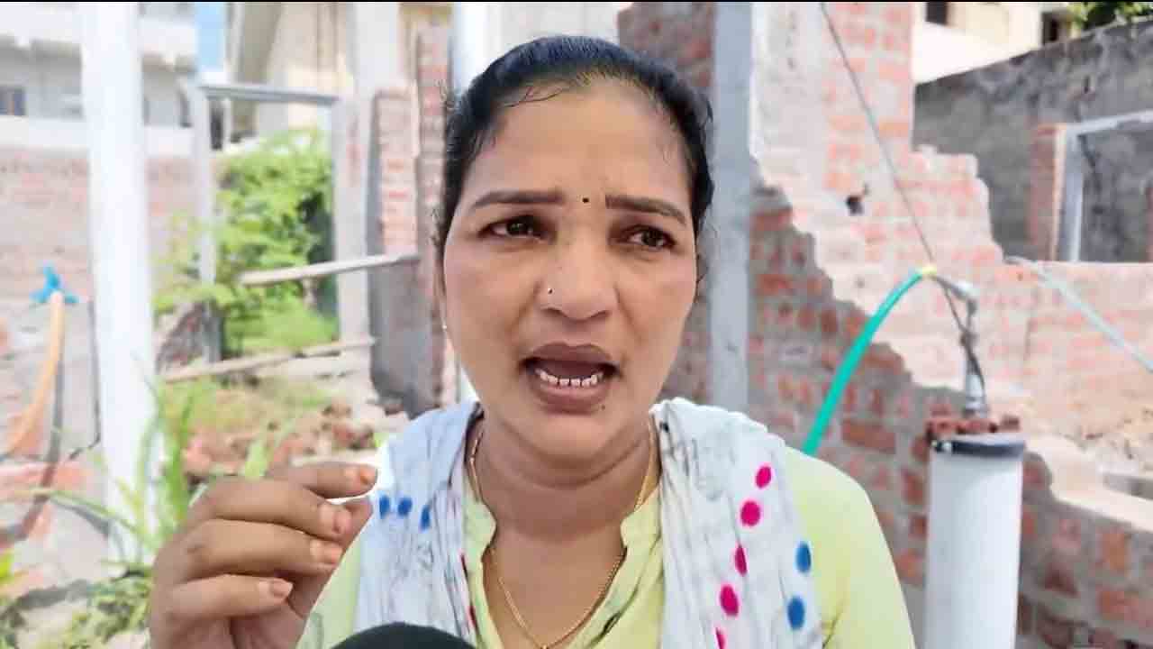Khammam Victim | వాళ్లే కట్టుకోమన్నరు.. మళ్లీ మా ఇల్లును కూల్చేశారు.. శ్రీనివాస్ నగర్‌ బాధితురాలు