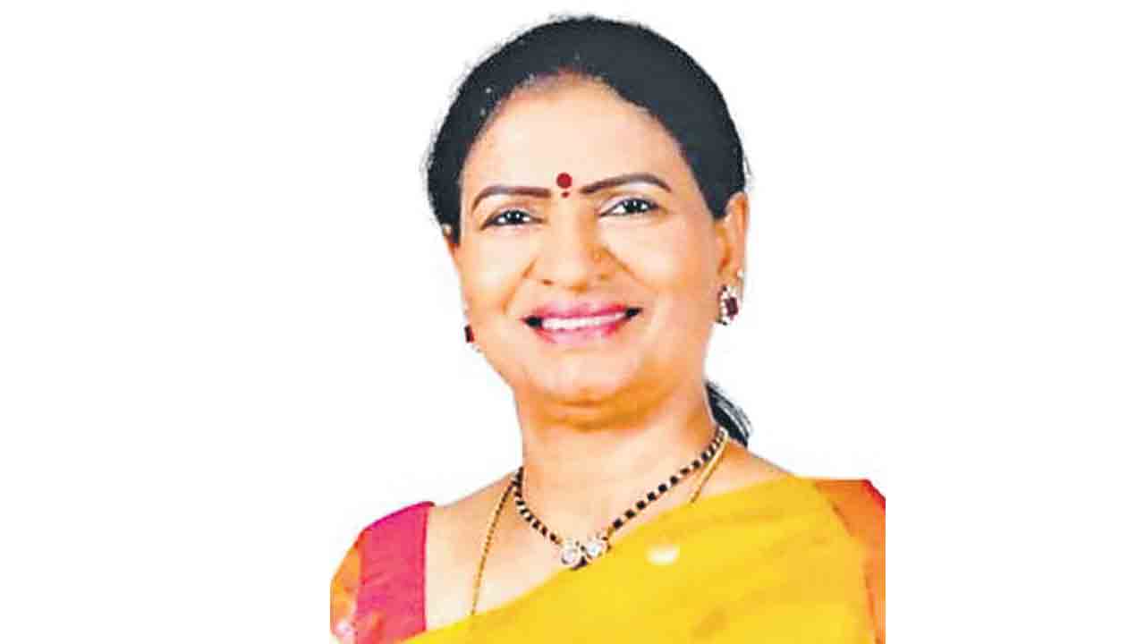 రాజకీయ విభేదాలతోనే బర్తరఫ్‌.. డీకే అరుణ