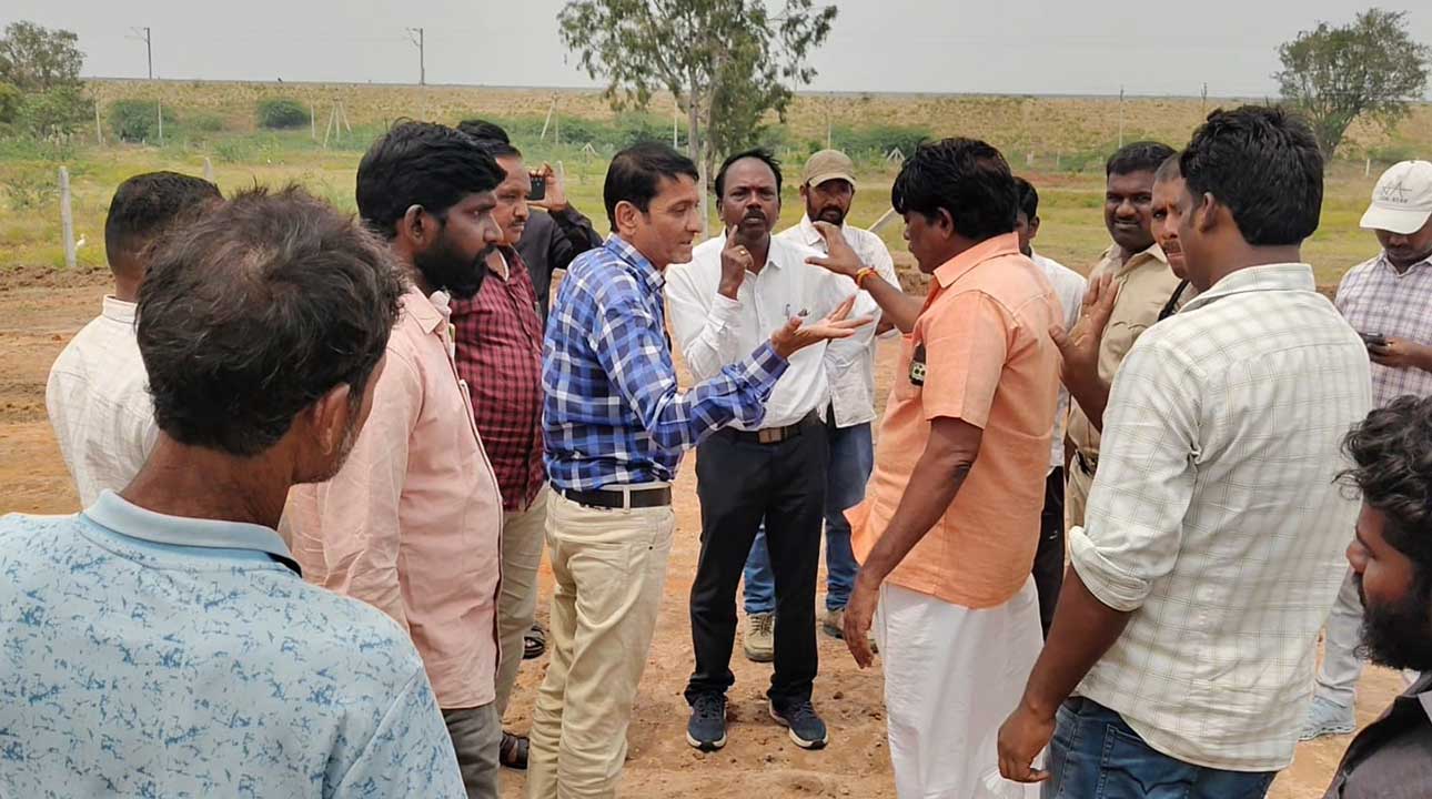 Maganoor | పరిహారం చెల్లించకుండా పనులు ఎలా చేస్తారు: మాగనూను రైతుల ఆగ్రహం