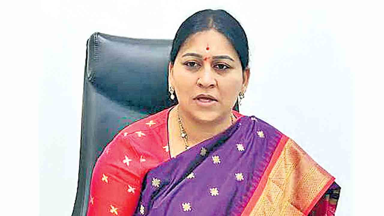 మహిళల ఉసురు తగులుతుంది