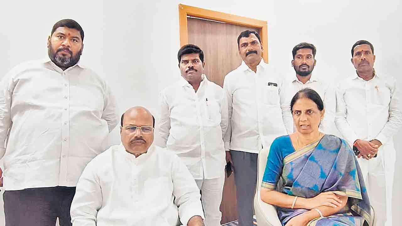 ఫ్యూచర్‌ సిటీ పేరిట భూ దందా.. ఫార్మా బాధిత రైతుల సమస్యలు ప్రభుత్వానికి పట్టవా?