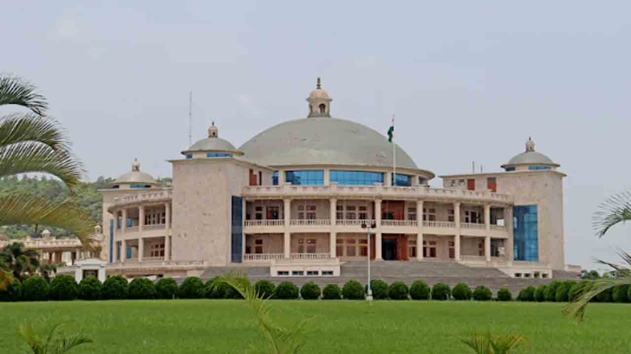 Manipur Assembly | సంఘర్షణ జరిగిన మూడేళ్ల తర్వాత.. మణిపూర్ అసెంబ్లీకి కుకీ ఎమ్మెల్యేలు