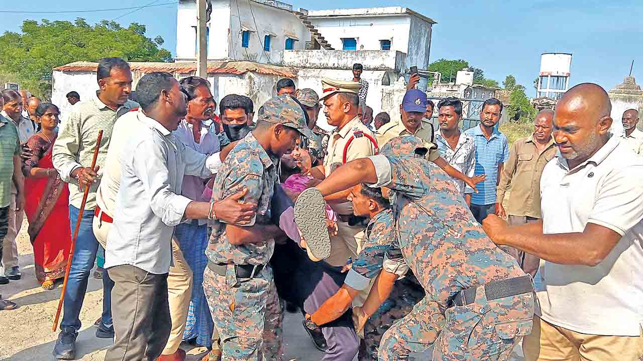 మన్నెంపల్లిలో టెన్షన్‌.. టెన్షన్‌