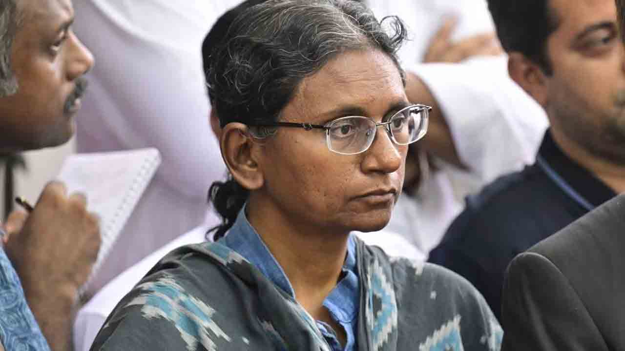 మీనాక్షి పై కోర్టులో మరో పిటిషన్‌