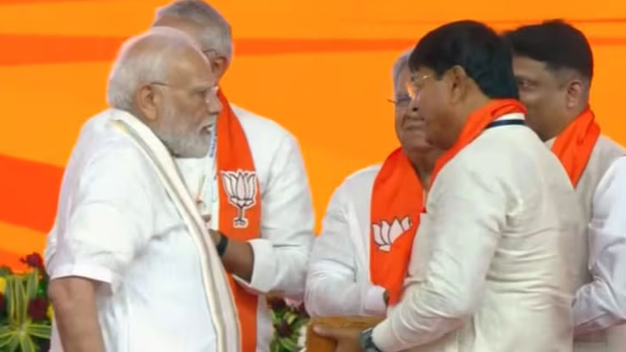 ప్రధాని మోదీ కార్యక్రమంలో భద్రతా వైఫల్యం