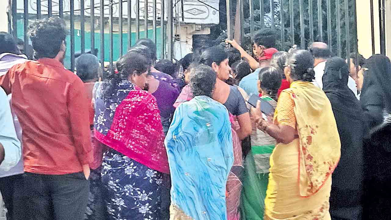 ముఖ్యమంత్రి సభకు స్పందన శూన్యం