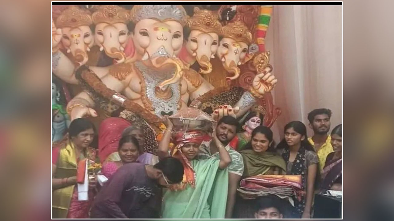 Religious Harmony | వెల్లివిరిసిన మతసామరస్యం.. వేలంపాటలో లడ్డూను దక్కించుకున్న ముస్లిం దంపతులు