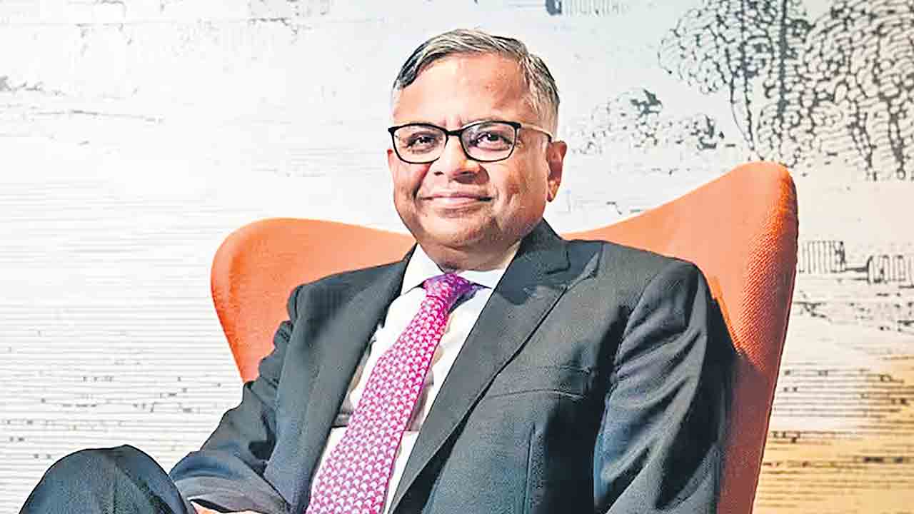 మళ్లీ చంద్రశేఖరన్‌కే పగ్గాలు