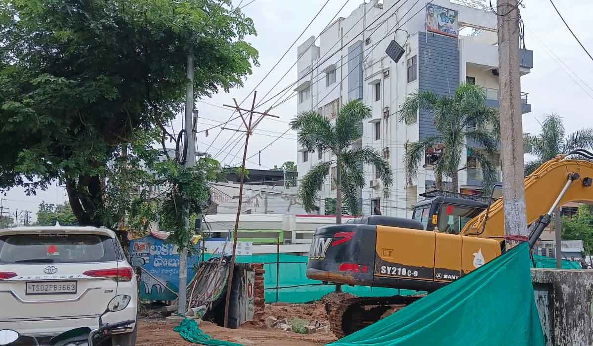 Karimnagar | కరీంనగర్‌ జిల్లా కేంద్రంలో కర్ర కదిలితే.. కరెంట్ షాకే..!