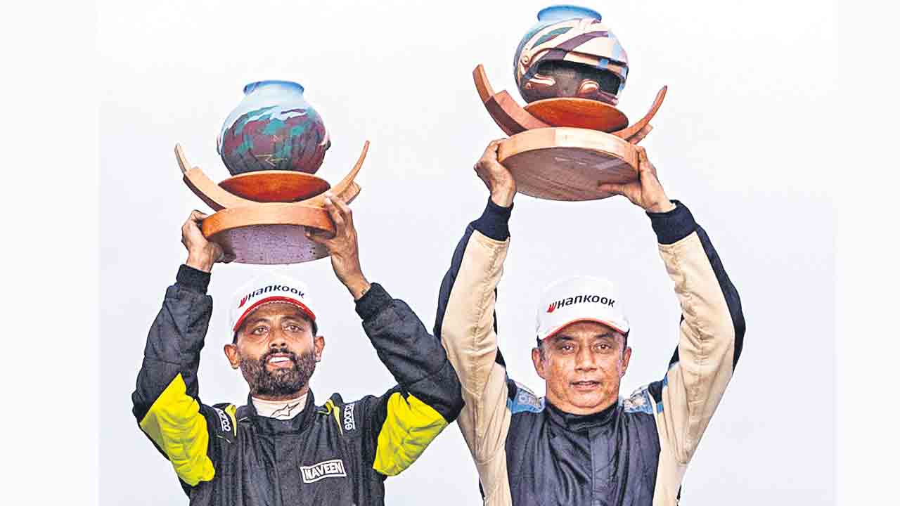 నవీన్‌ హ్యాట్రిక్‌