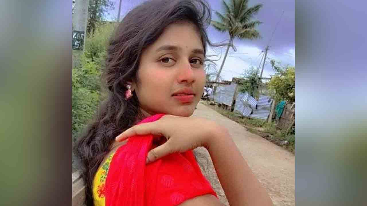 Nursing Student | చెల్లాచెదురుగా దుస్తులు.. అనుమానాస్పద స్థితిలో నర్సింగ్ విద్యార్థిని మృతి..!