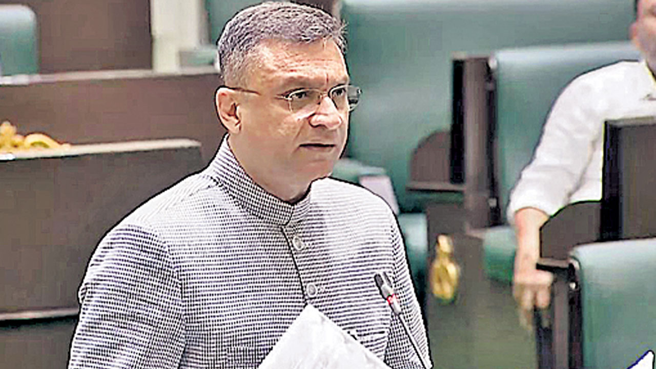 అన్ని పనులూ ఆ కాంట్రాక్టర్‌కేనా?