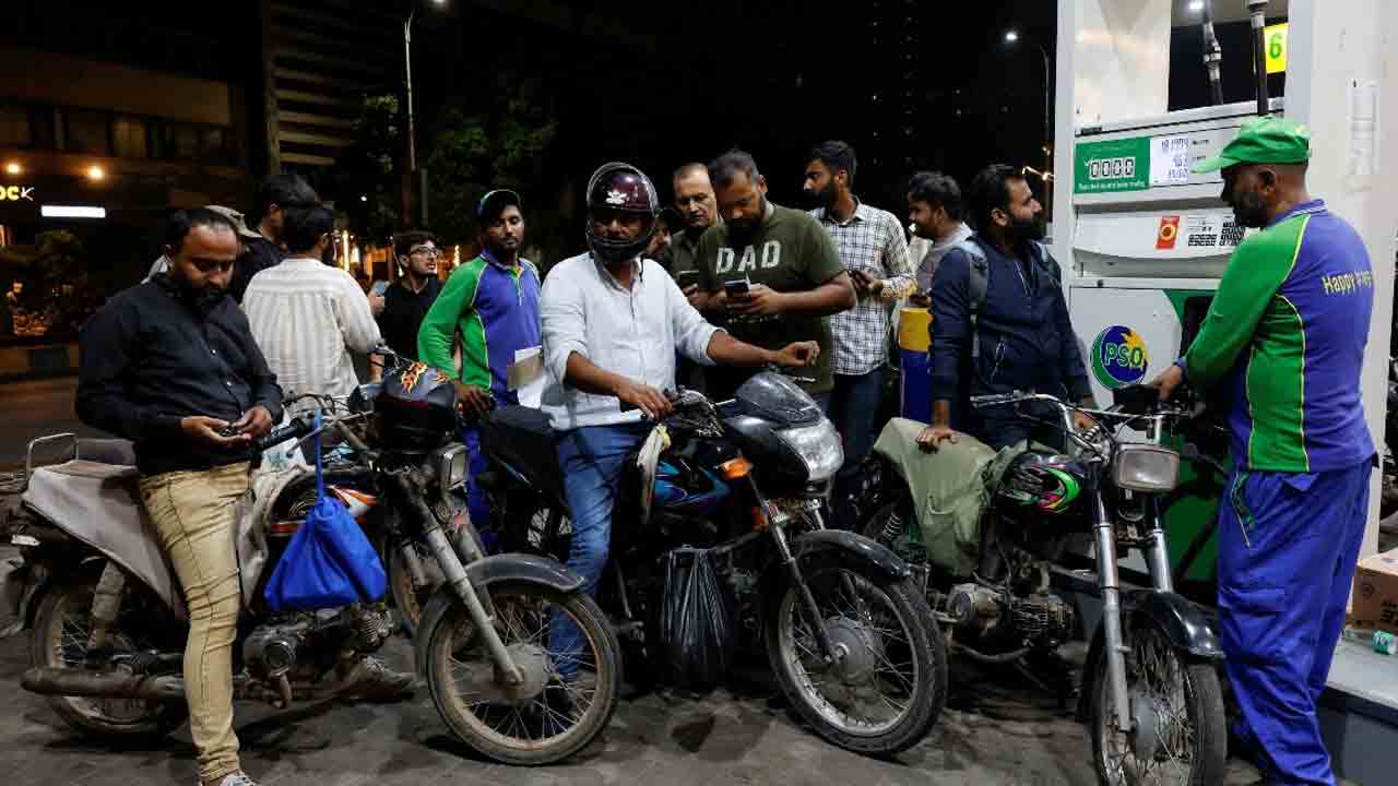 పెండ్లిళ్లలో ఒకే వంటకం.. 9 కల్లా దుకాణాలు బంద్‌