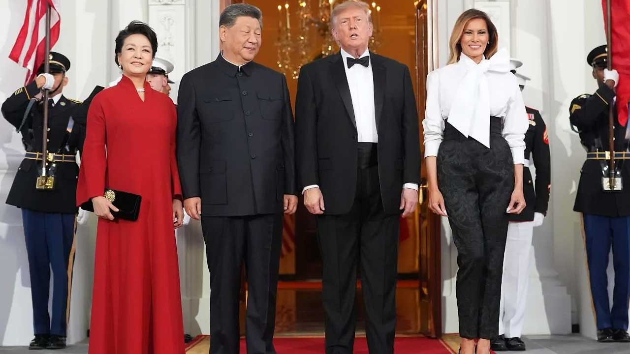 Melania-Peng | తూర్పు, పశ్చిమ దేశాల భిన్నమైన ఫ్యాషన్‌ శైలులు.. ఆకర్షణగా నిలిచిన వైట్‌హౌస్‌