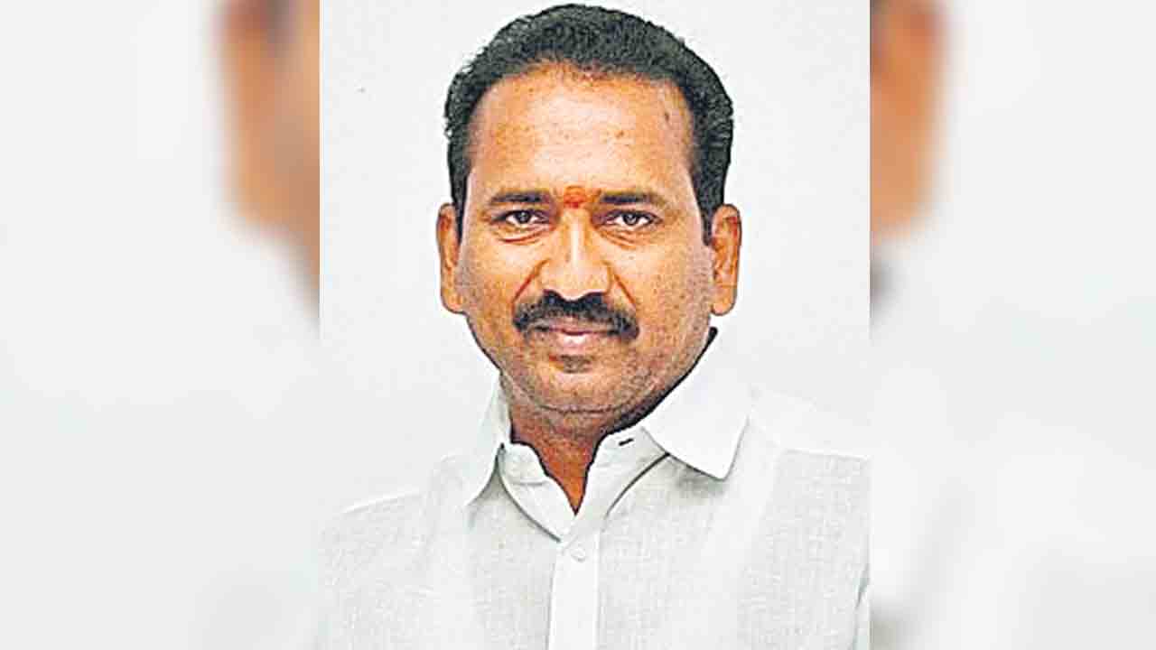 మ్యానిఫెస్టో హామీల్లో సెంటీమీటర్‌ కదలిక లేదు