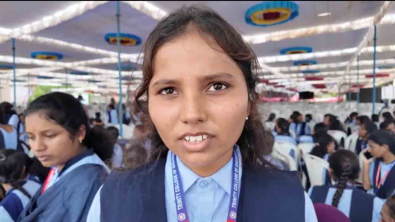 BTech student | రేవంత్‌ రెడ్డి మాటల వరకే.. చేతల్లో అయితే ఏం లేదు : బీటెక్ విద్యార్థిని