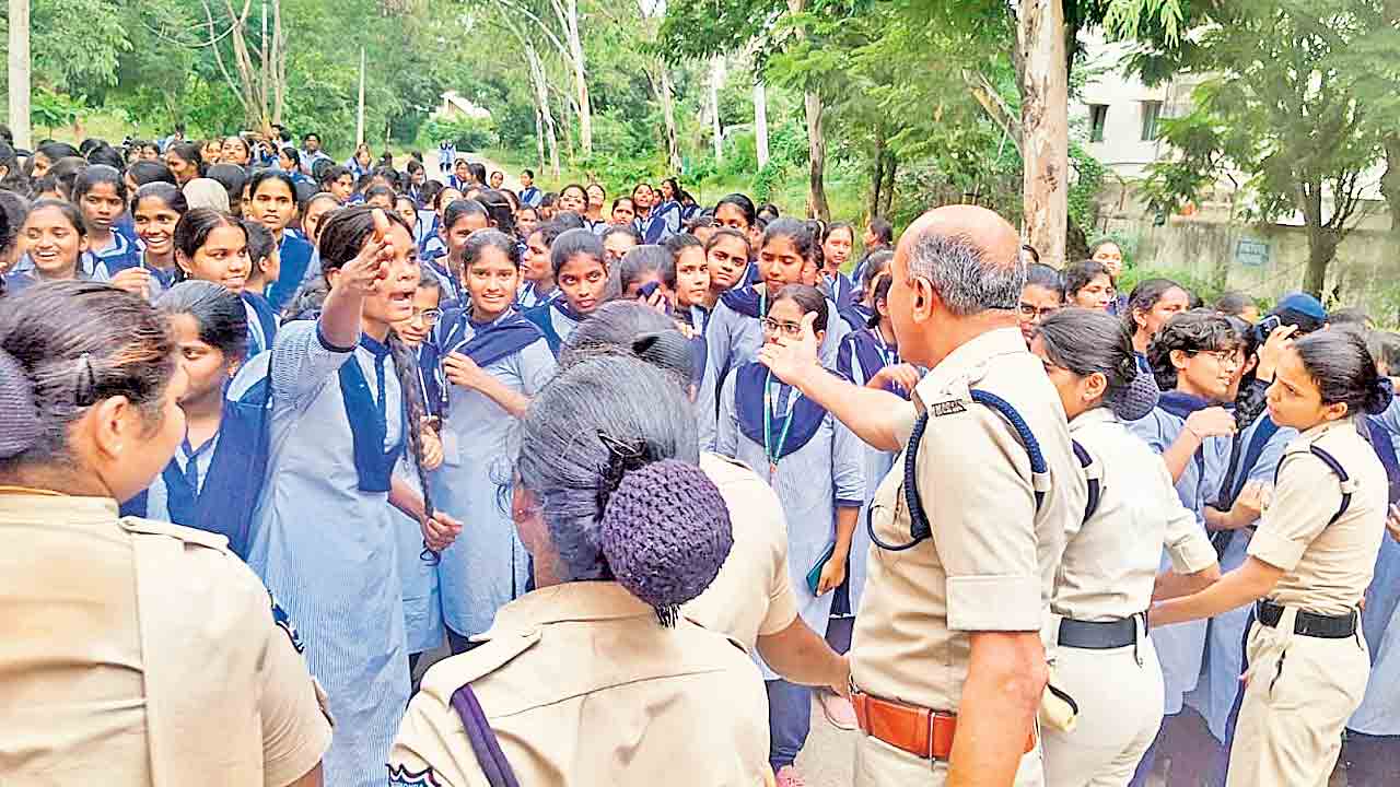 రామంతాపూర్‌ పాలిటెక్నిక్‌ కళాశాల వద్ద ఉద్రిక్తత