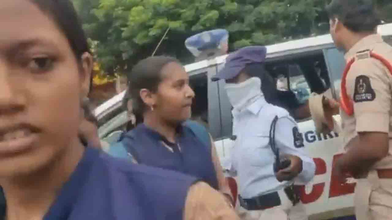 Polytechnic Students | సికింద్రాబాద్ సంగీత్ జంక్షన్ వద్ద పాలిటెక్నిక్ విద్యార్థుల అరెస్ట్‌.. కేటీఆర్ భరోసా