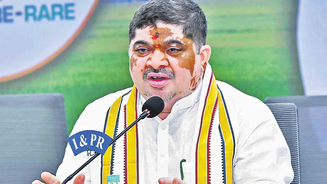 రిటైర్డ్‌ ఆర్టీసీ కార్మికులకు ఇబ్బందులు నిజమే.. త్వరలో బెనిఫిట్స్‌ చెల్లిస్తాం