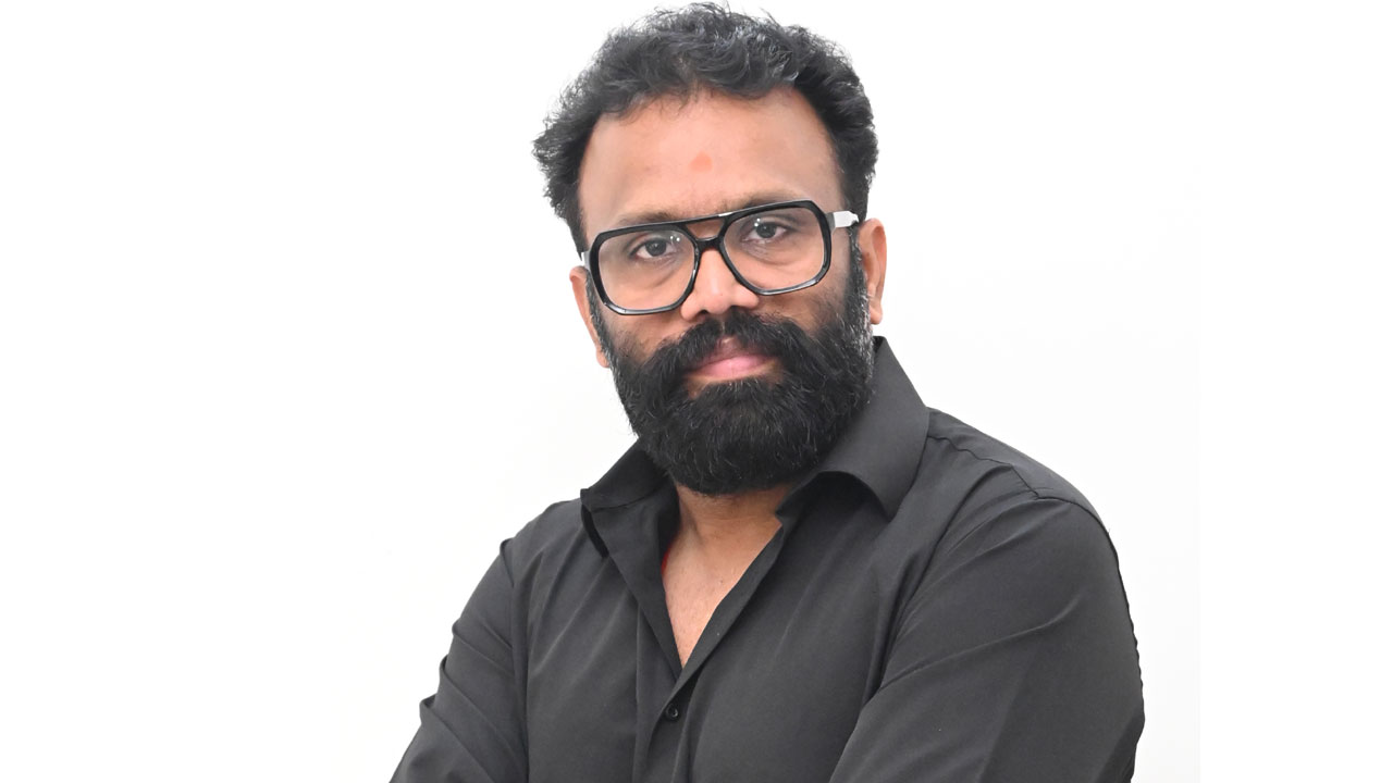 ఆర్గానిక్‌గా నవ్వించే ప్రేమకథ ‘రోమాంచకం’