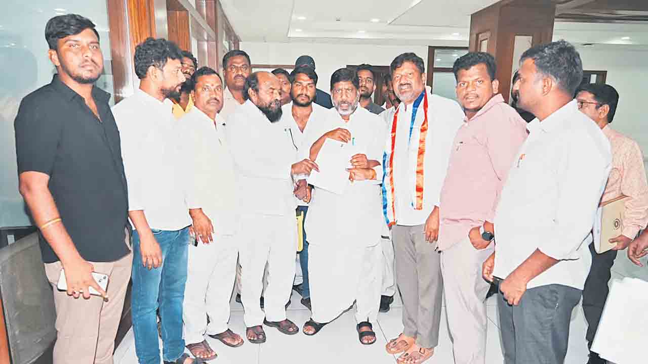 హాస్టళ్ల పరిస్థితిని మెరుగుపర్చండి