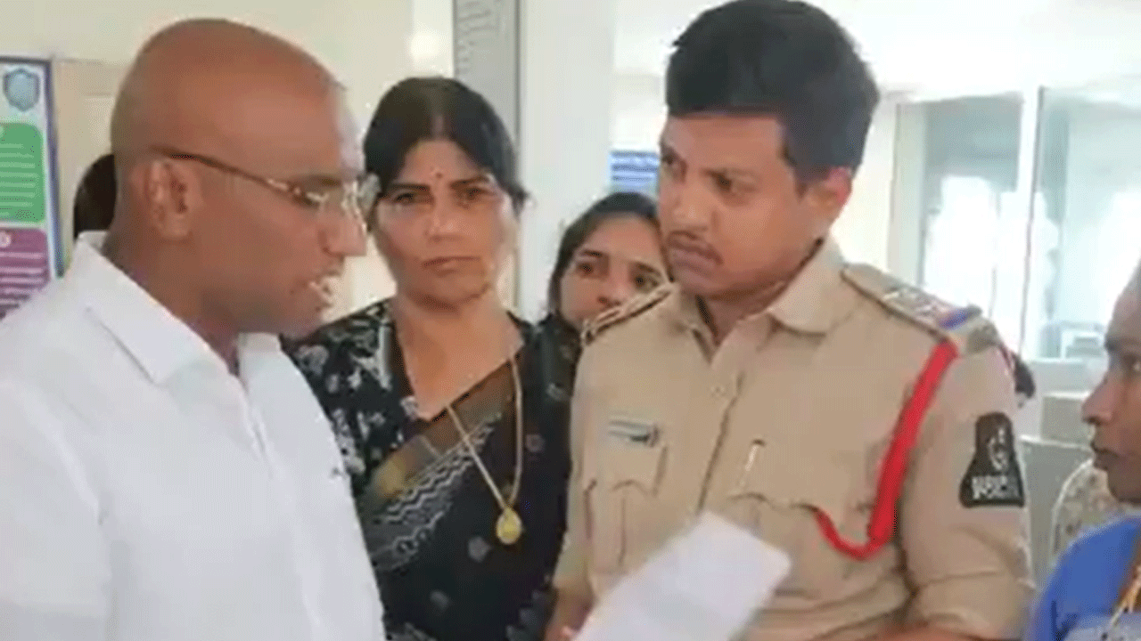 RS Praveen | ఆ కాంగ్రెస్ ఎమ్మెల్యేపై కేసు న‌మోదు చేయాలి.. బంజారాహిల్స్ పోలీస్‌స్టేష‌న్‌లో బీఆర్ఎస్ ఫిర్యాదు