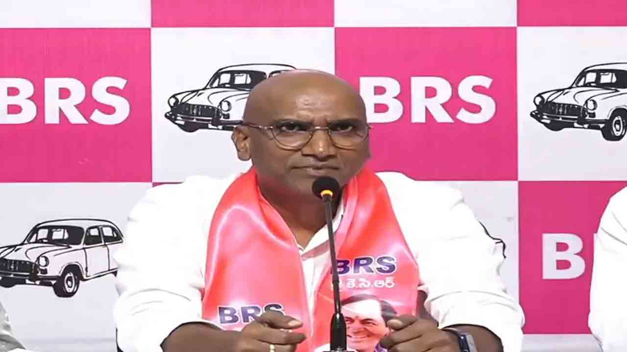 RS praveen kumar | మాస్క్‌ వేస్కున్న దుండగులను ఎవరో పంపించారు.. స్థానికులైతే పట్టుకొచ్చి అరెస్ట్ చేశారా..?: ఆర్‌ఎస్‌ ప్రవీణ్ కుమార్‌