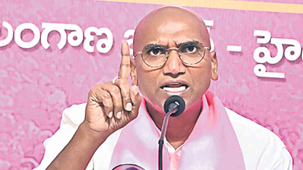 సీఎంవోలో ఒక్క ఎస్సీ అధికారీ ఎందుకు లేడు?.. రేవంత్‌ పాలనలో ఎందరు ఎస్సీ
