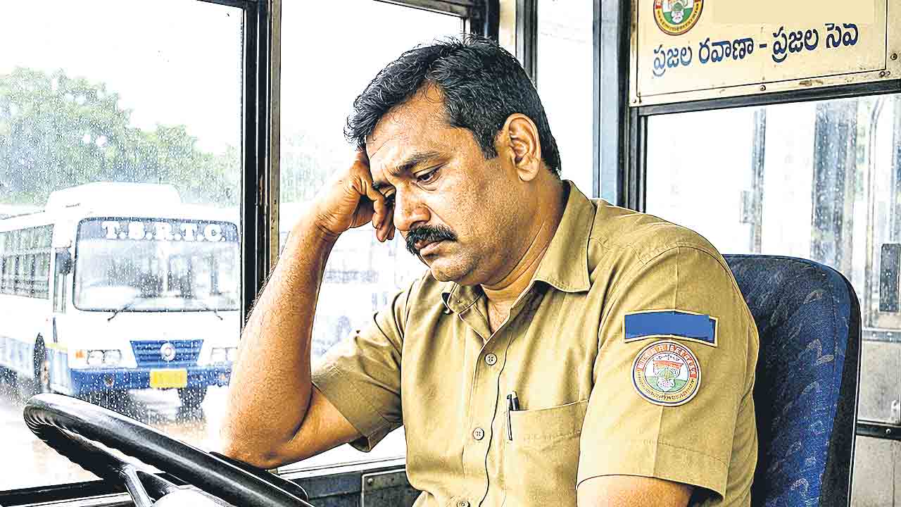 థర్డ్‌షిఫ్ట్‌ తంటాలు..పనిభారంపై ఆర్టీసీ డ్రైవర్ల ఆగ్రహం