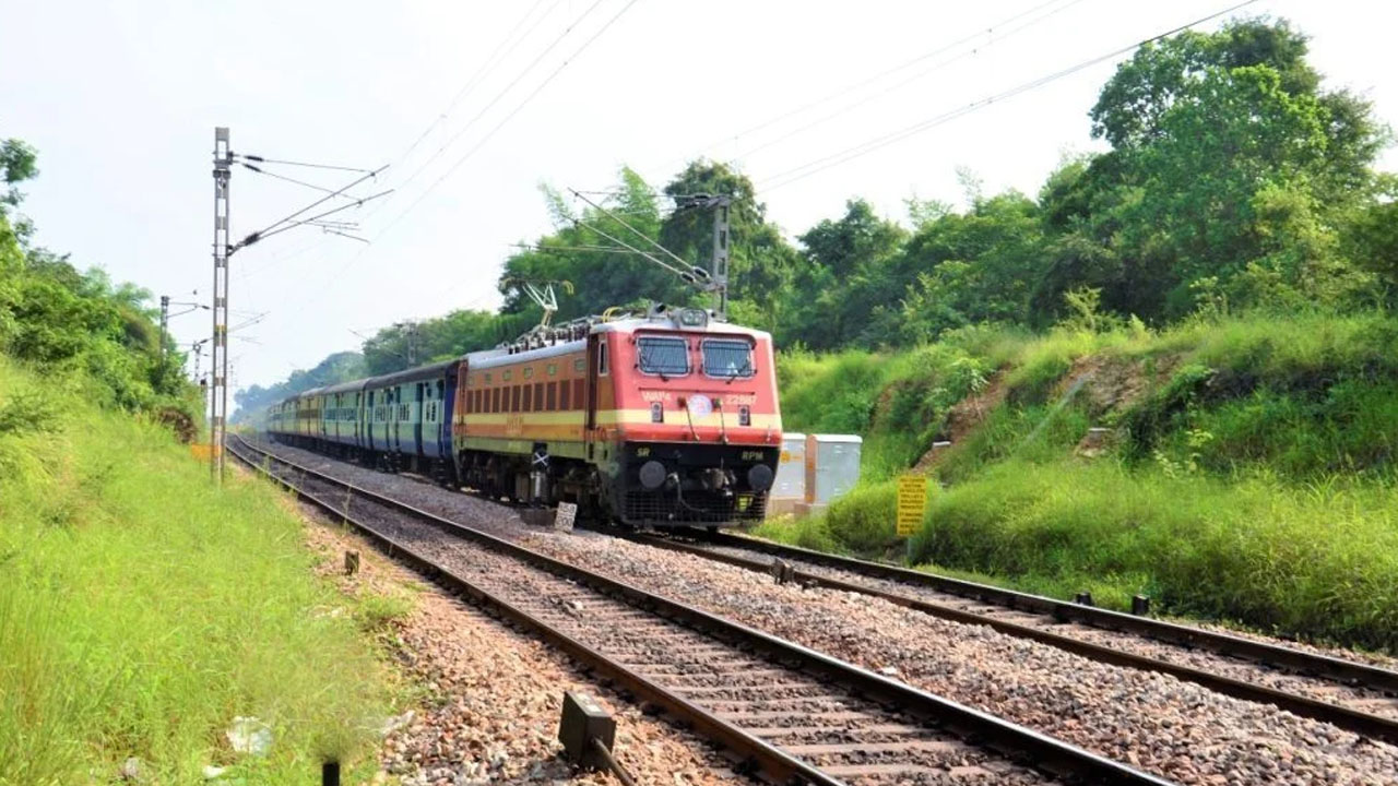 Tragic Accident | శ్రీకాకుళంలో ఘోర ప్రమాదం. రైలు ఢీకొని నలుగురు విద్యార్థుల దుర్మరణం
