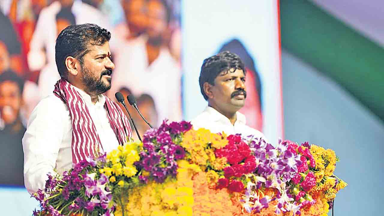 రెండ్లేండ్లపాటు డీఏలు, పీఆర్సీ అడుగొద్దు.. ఉపాధ్యాయులకు రేవంత్‌ విన్నపం