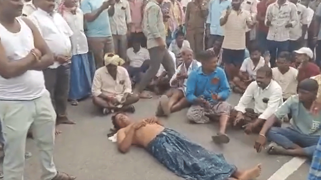 Farmers Protest | రేవంత్‌రెడ్డి ఇలాకాలో క‌రెంట్ కోత‌ల‌కు నిర‌స‌న‌గా రైతుల రాస్తారోకో..!