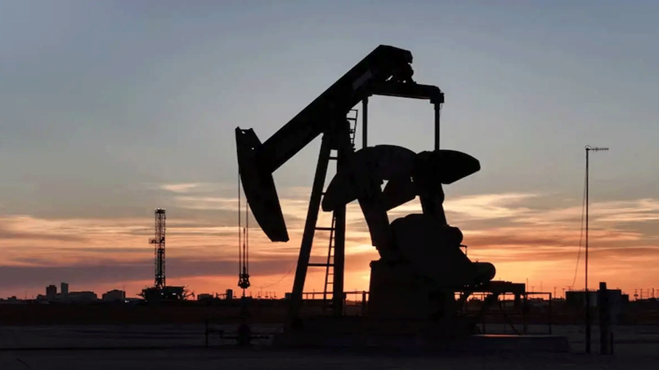 Russia Oil | రష్యా చమురు కొనుగోళ్లపై అమెరికా కొరడా.. దేశంలో పెట్రో ధరలు పెరుగుతాయా..? Russia Oil | రష్యా చమురు కొనుగోళ్లపై అమెరికా కొరడా.. దేశంలో పెట్రో ధరలు పెరుగుతాయా..?