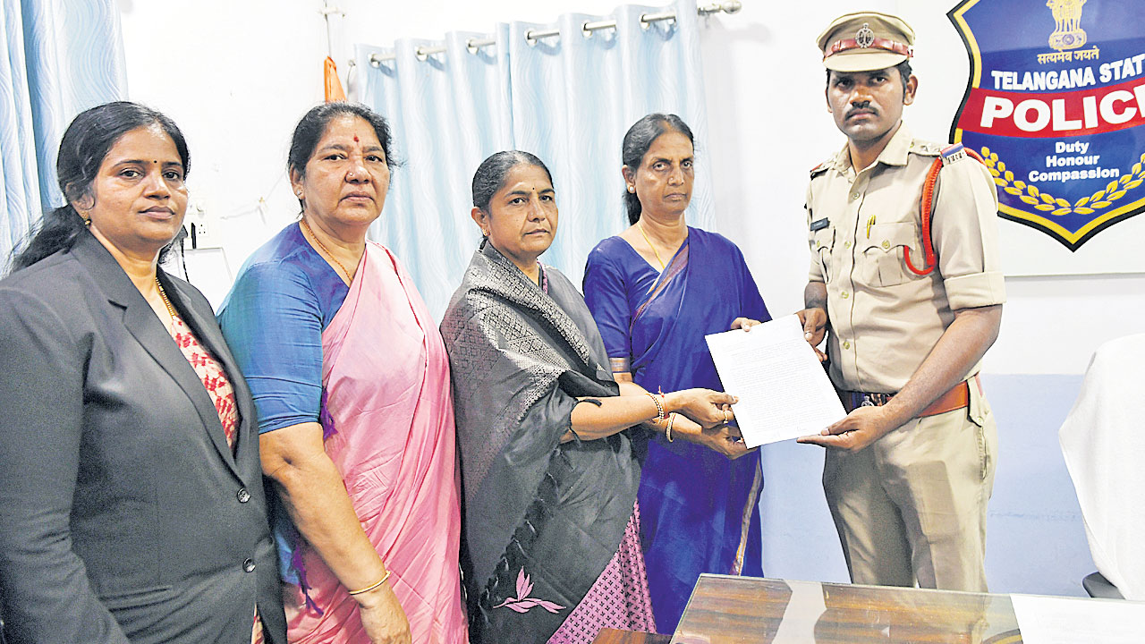 నాడు ద్రౌపదికి.. ఇప్పుడు మాకు!