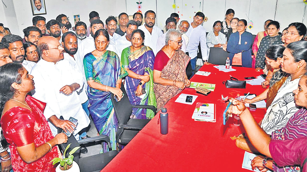 గురుకులాల్లో విద్యార్థినులకు భద్రత కరువు