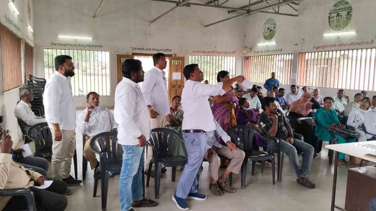 Sarpanches | పంచాయతీలకు ప్రభుత్వ నిధులు కేటాయించకపోవడంపై సర్పంచుల ఆగ్రహం