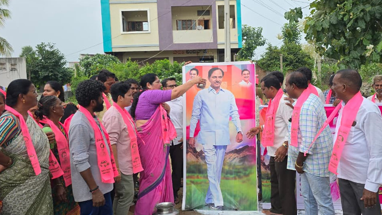 Satyavathi Rathod | గిరిజనులకు రిజర్వేషన్లు కేసీఆర్‌ పుణ్యమే.. భావోద్వేగానికి లోనైనా మాజీ మంత్రి సత్యవతి రాథోడ్‌